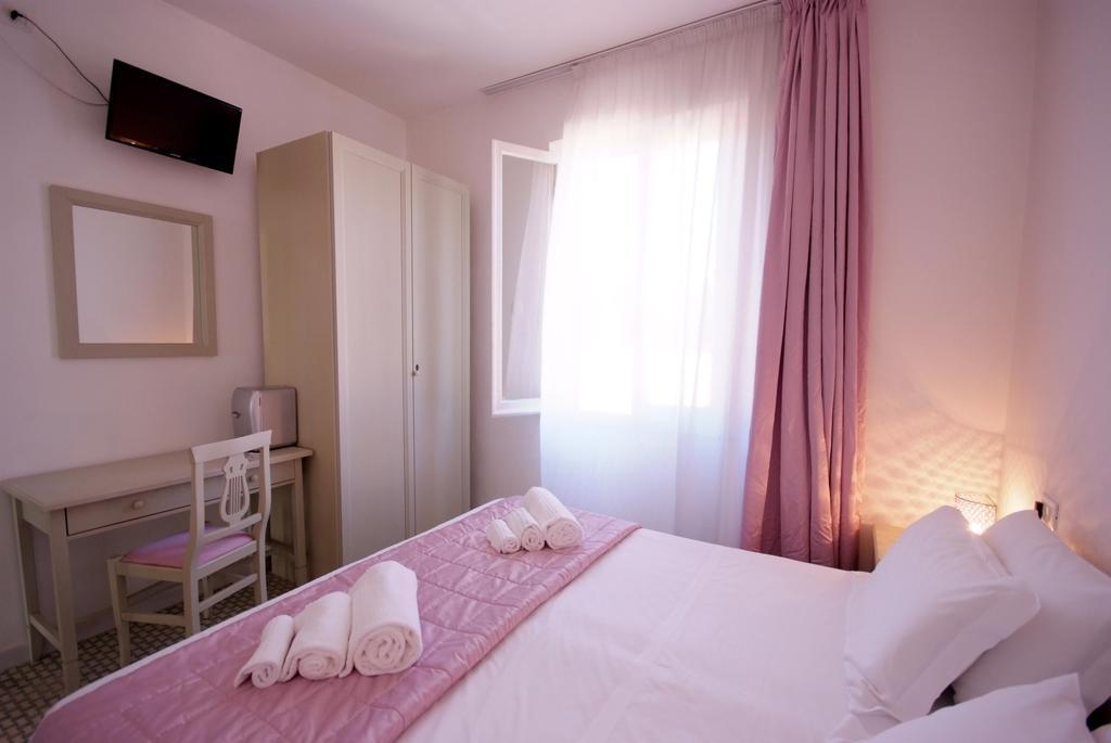 Dei 10 Colori Hotel 2*